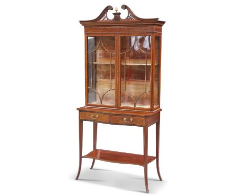 A FINE SHERATON REVIVAL INLAID MAHOGANY VITRINE, CIRCA 1900, the upper section with fret-carved swan-neck pediment centred by