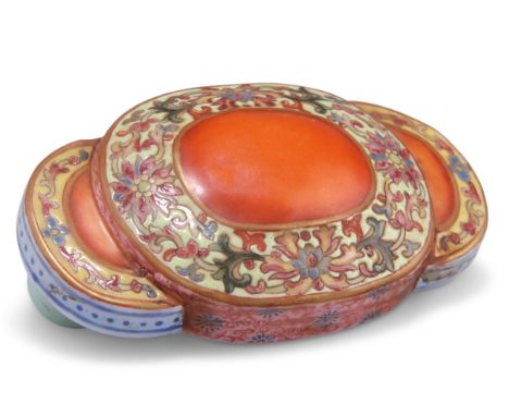 A CHINESE FAMILLE ROSE BELT BUCKLE, of rounded rectangular form, enamel painted with lotus flowers and trailing foliage, the 