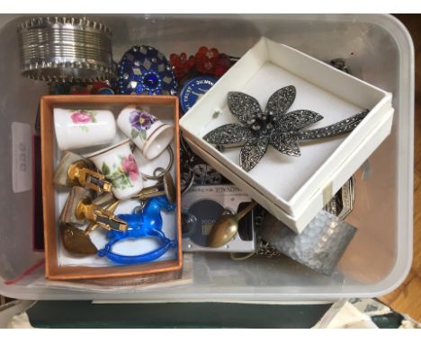 A box of vintage and modern jewellery and other items to include cufflinks, pendants, etc  