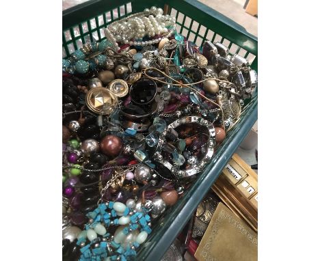 A basket with good quantity of vintage and modern jewellery to include necklaces, bangles, etc  