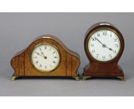 An Edwardian mantel timepiece with black roman numerals to the 4” diameter white enamel dial, &amp; in a mahogany “Balloon” c