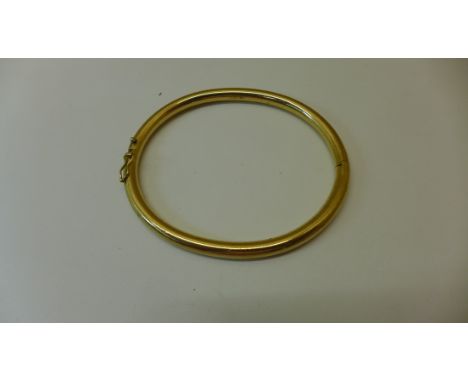 A 9ct yellow gold hinged bangle marked 375 - 6.5cm x 6cm - approx weight 22.8 grams - slight movement to hinge otherwise gene