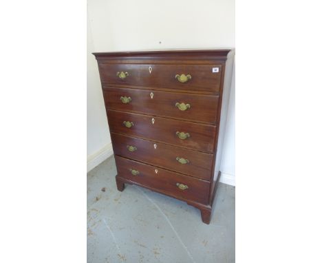 A Georgian mahogany 5-drawer chest of drawers on bracket feet134cm high, 96cm wide, 49cm deep 