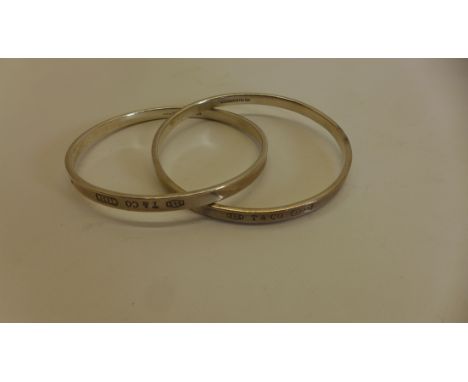 A Tiffany &amp; Co 1887 entwined interlocking silver double bangle 6.7cm exterior width, approx 39.4 grams - generally good -