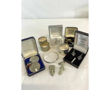 Scottish Edinburgh silver napkin ring, 9ct white gold chain & pendant, 2 1910 medals & various other silver jewellery etc 