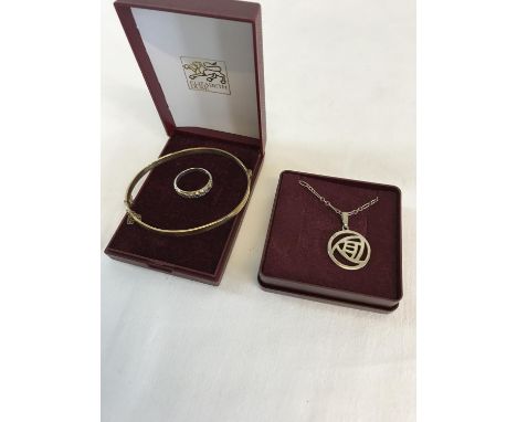 9ct gold & silver band ring, Rolled gold bangle & Silver chain with pendant 