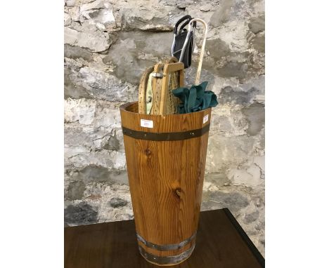 Pine & metal umbrella bucket with 2 vintage tennis rackets, shooting stick & umbrella 
