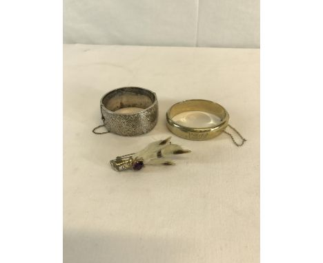 2 Birmingham silver bangles together with Edinburgh silver claw brooch 