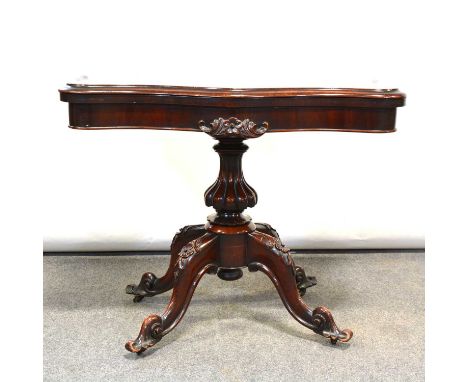 Victorian walnut card table, serpentine foldover top enclosing a baize lined playing surface, melon fluted column on four scr