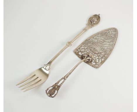 A George III silver fish slice, Thomas Daniell, London 1773, the blade with pierced scroll and garland decoration, 29.5cm lon