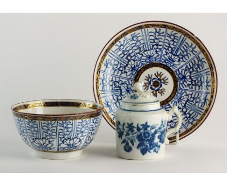 A Flight, Barr and Barr, Worcester 'Royal Lily' pattern saucer dish and bowl, the dish 18cm diameter, with a Caughley mustard
