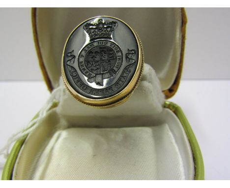 9ct YELLOW GOLD VINTAGE SIGNET RING set black onyx intaglio seal for the Order of the Garter, the engraving reads "State Pape
