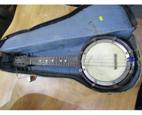 VINTAGE INSTRUMENT,Vintage Mandolin banjo in case, no makers mark. 
