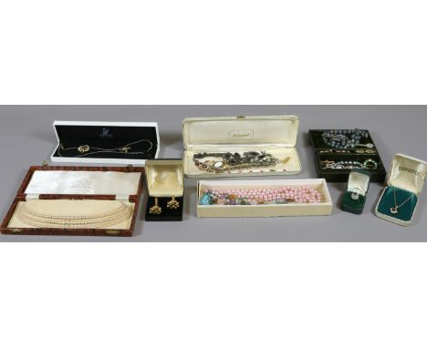 A box of vintage cased costume jewellery including agate, Swarovski, cufflinks and simulated pearls etc.