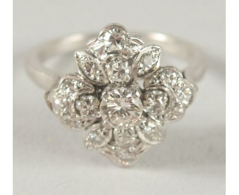 A GOOD WHITE GOLD DIAMOND CLUSTER RING.