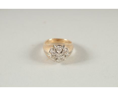 A GENT'S 18CT GOLD, SEVEN STONE DIAMOND RING.