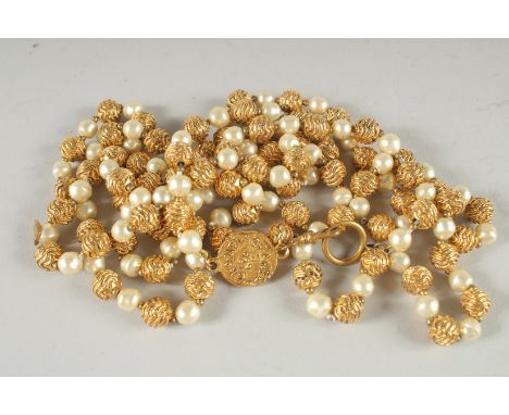 A GOOD LONG  VINTAGE CHANEL GILT AND PEARL NECKLACE with old Chanel badge. 180cm long