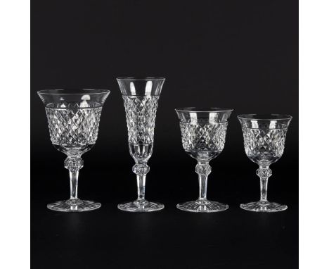 Val Saint Lambert, model Duc, 38 pieces of clear-cut crystal.&nbsp;8 water glasses - 16 cm11 red wine glasses - 13,5 cm9 whit