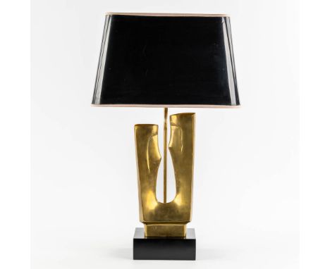 A vintage table lamp, with a patinated bronze figurine. 20th century.Dimensions including the lampshade.&nbsp;Dimensions: (L: