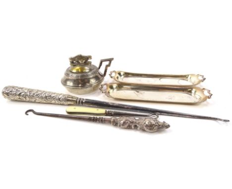 Various silver, comprising an Edward VIII silver table lighter, with angular handle and plated mount, 6cm wide, Birmingham 19