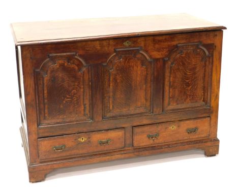 A late 18thC oak and mahogany crossbanded mule chest, the hinged lid with a moulded edge, enclosing a vacant interior above a