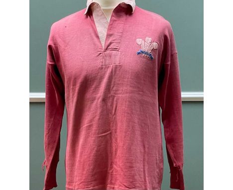 WELSH INTERNATIONAL RUGBY UNION JERSEY, 1920s, bearing black cloth No.14 to white panel, embroidered Prince of Wales feathers