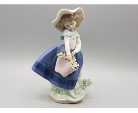 Lladro figure 5222 pretty pickings