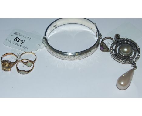 An 18ct gold, platinum and diamond ring, four other rings, a pendant, and a silver bangle (6)