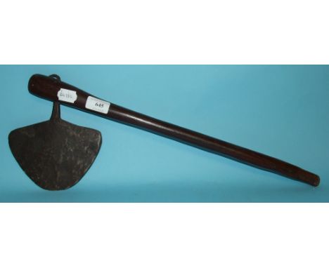 A Zulu style axe, 52 cm  Condition report Report by MW

Shaft length 51.5 cm

No worm damage but there are some cracks, marks