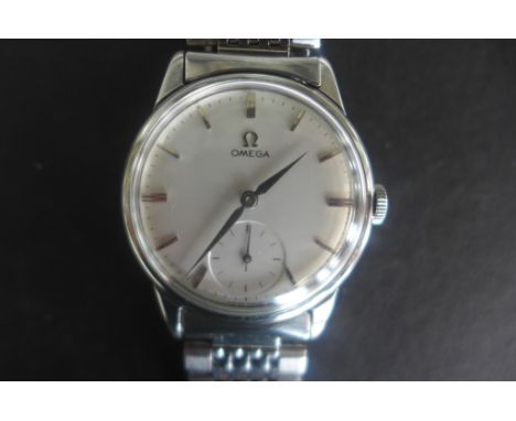 A vintage gentleman's Omega manual wind wristwatch with secondary dial, 33mm wide, in a very good clean working condition, on