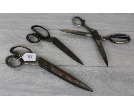 Three pairs of vintage&nbsp;Drapers fabric shears, largest 12." long (3) 