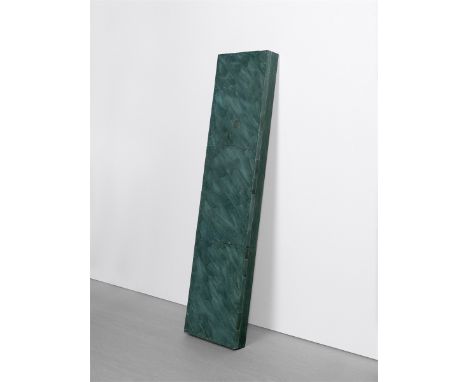 John McCracken (Berkeley, Kalifornien 1934 – 2011 New York City). Untitled (Plank). Um 1970Emaille auf Holzrelief.  109&nbsp;