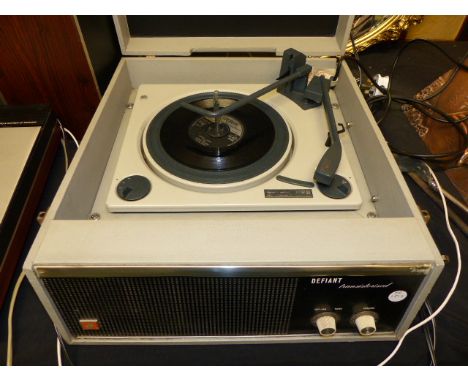 DEFIANT RECORD PLAYER. Defiant transistorised mono record player