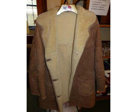 GENTS SHEEPSKIN COAT. Gents vintage sheepskin coat