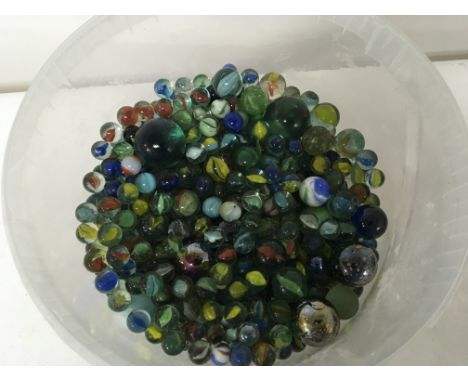 A tub containing a large collection of vintage marbles postage category D NO RESERVE.
