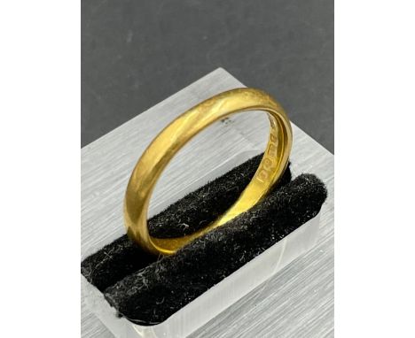 A 22ct gold wedding band (Approximate Total Weight 5.2g) Size R