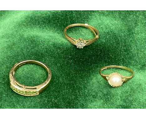 A selection of three 9ct gold rings, various styles and stones (Approximate Total Weight 5.3g) Size M,N and O