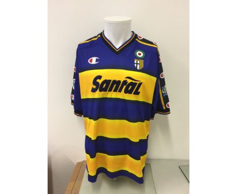 Hidetoshi Nakata - Parma A.C.  - Stagione 2002-2003  Maglia gara Champion, a maniche corte, taglia L. Sul fronte: sponsor com