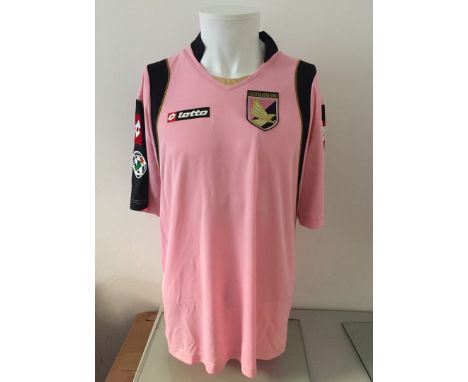Moris Carrozzieri - U.S. Città di Palermo  – Stagione 2008-2009  Maglia gara Lotto, a maniche corte, taglia XXL. Sul fronte: 