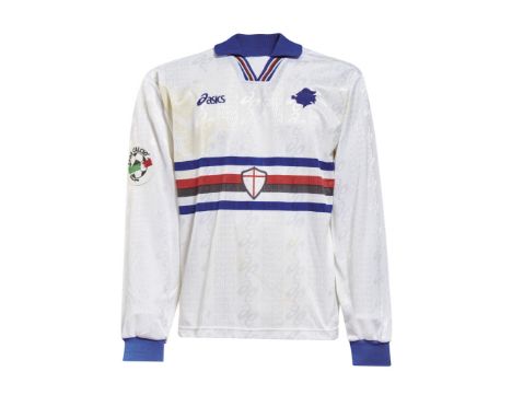 Roberto Mancini - U.C. Sampdoria  Roberto Mancini - U.C. Sampdoria   - Stagione 1996-1997 Maglia gara away Asics, a maniche l