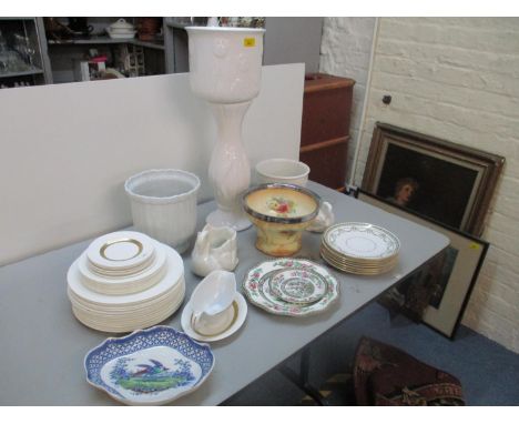 A selection of ceramics to include Coalport Val D'or part china dinner service comprising 28 pieces, Copeland Spode plates an