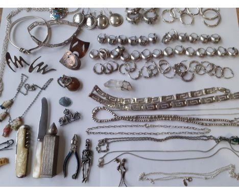 Silver and white metal costume jewellery to include multiple earrings, Mexican silver items, a small silver box with screw on