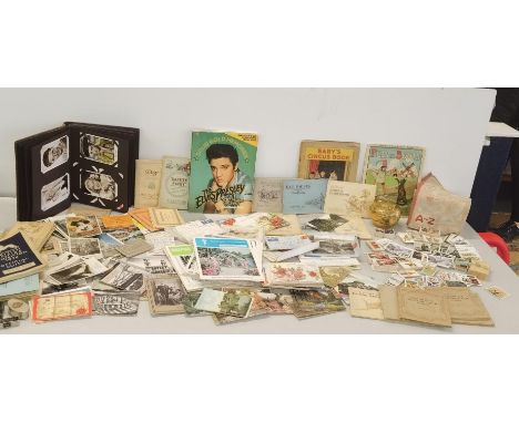 A mixed lot to include postcards, loose and in an album, mixed cigarette cards, 'Snap Shot' albums of the Palace of Westminst