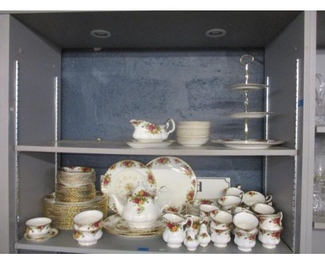 Royal Albert Old Country Roses pattern tableware to include dinner plates, teacups, coffee cups, saucers, teapots, gravy boat