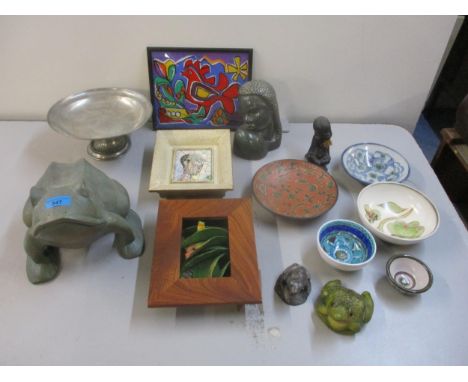 A mixed lot of ornaments to include a signed Zimbarbian stone model of a frog, Australian mid-century studio ceramic bowl sig