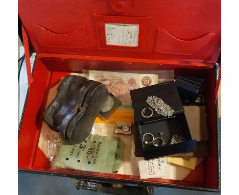 A 9ct eternity ring, jewellery&nbsp; items, and a collection of coins and banknotes&nbsp;
