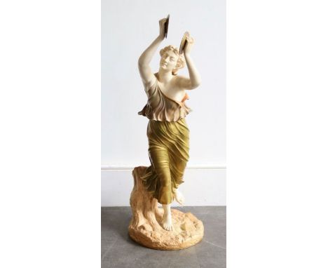 Large Worcester "tambourine player ", H: 62cm good condition