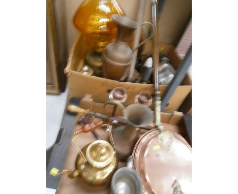 2 boxes of metal ware inc oil lamp etc
