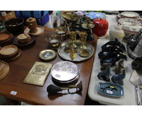 A set of brass and iron kitchen scales, various brass ware, plated coasters and a car horn