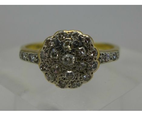 An 18ct gold, platinum set diamond cluster ring, weight 2.6g, size O